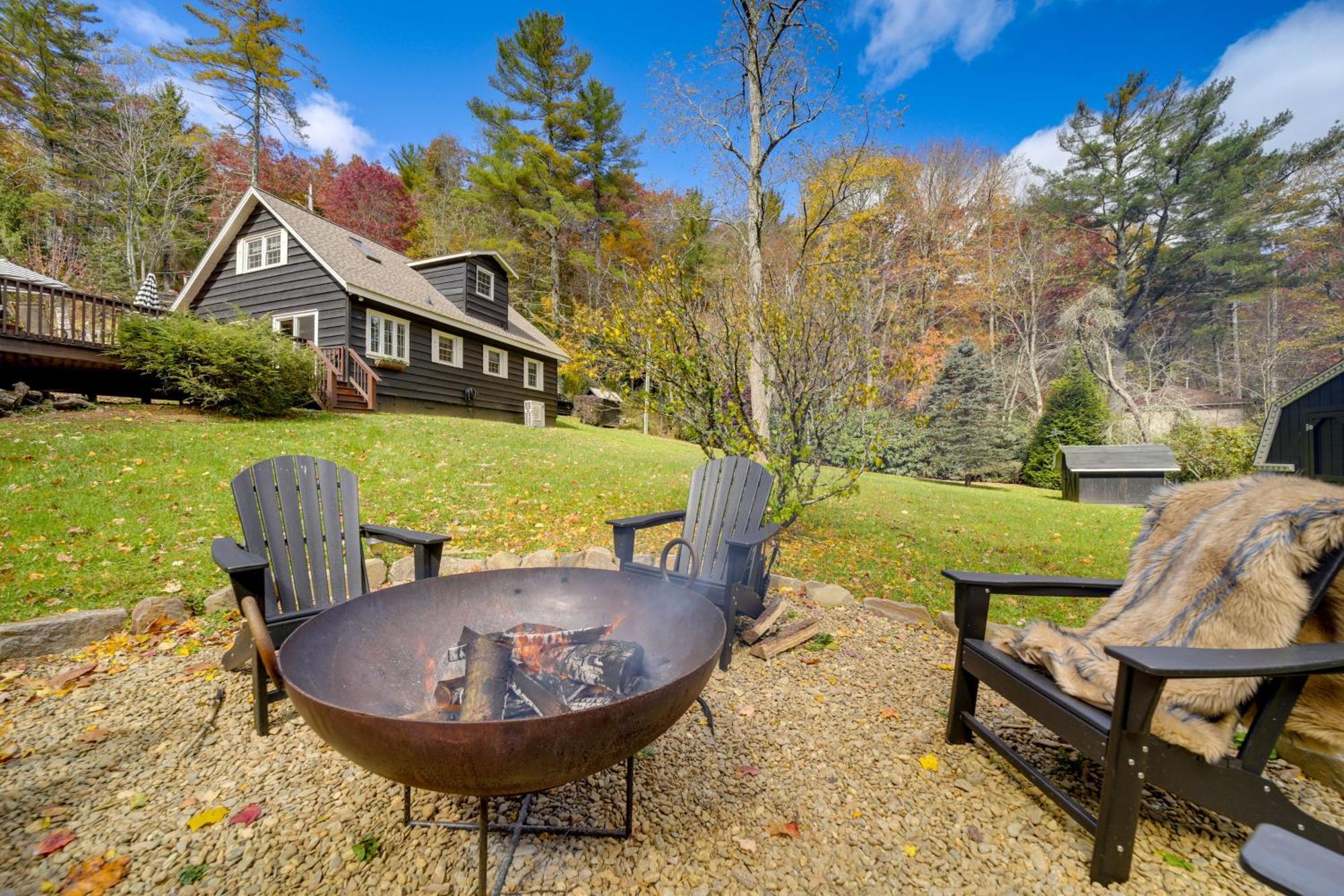 Enchanting Highlands Cottage With Pond And Falls! Eksteriør bilde